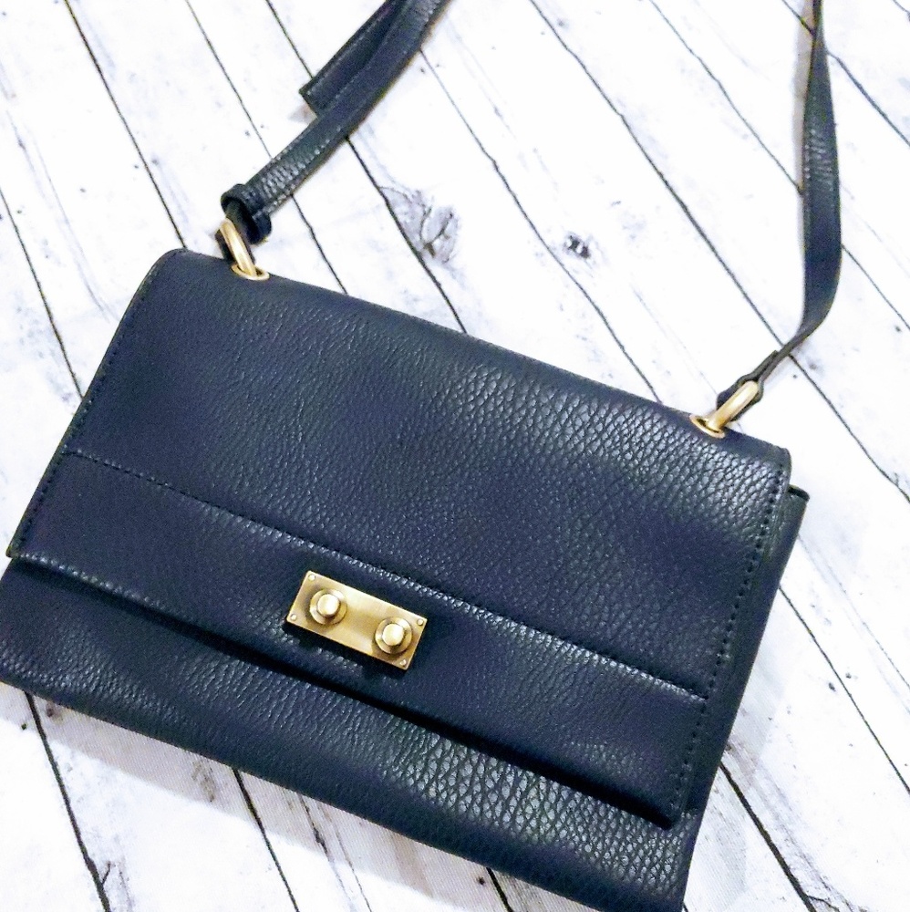 Sondra Roberts flap clutch crossbody 🔖